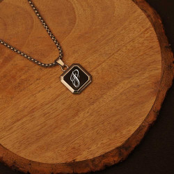 Initial pendant